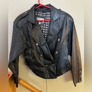 Pelle Cuir 100% leather moto jacket sz large, nice snaps/buttons
